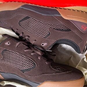 Es Quattro men’s size 11.5 brown gum